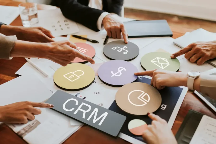 Mobiles CRM im Außendienst: 7 revolutionäre Funktionen, die Ihren Vertrieb in Deutschland antreiben