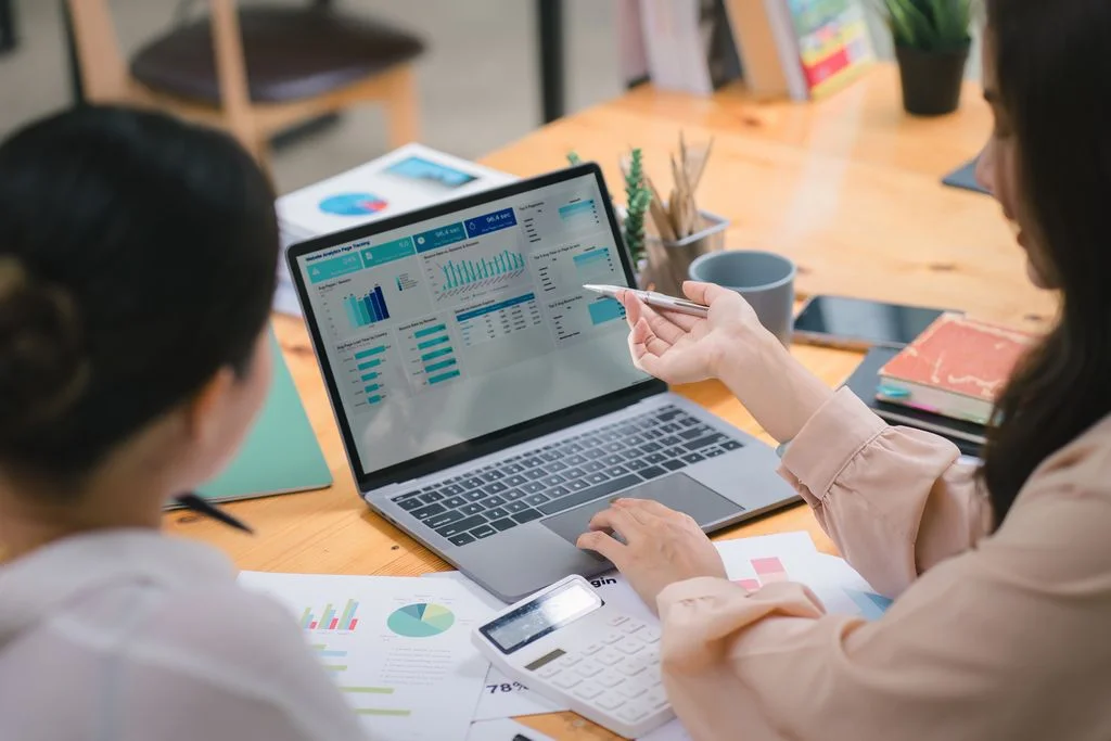 Bitrix24 vs. Creatio - Welches CRM-System ist besser für Kommunikation und Zusammenarbeit?
