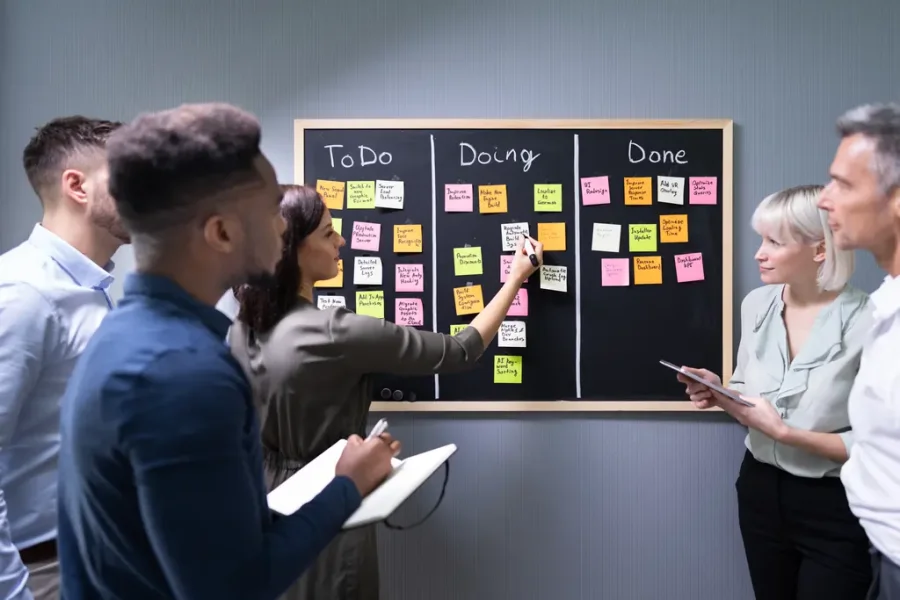 Agile Projektmanagement-Techniken: Die 10 effektivsten Methoden für deutsche Unternehmen