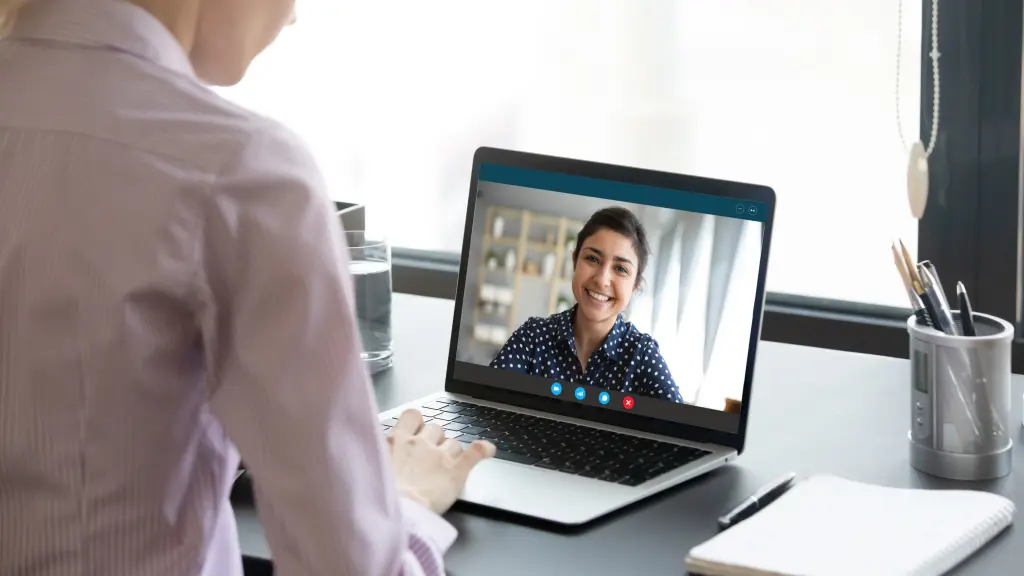 shutterstock_1694685292.webp 7 Expertentipps für virtuelle Bewerbungsgespräche