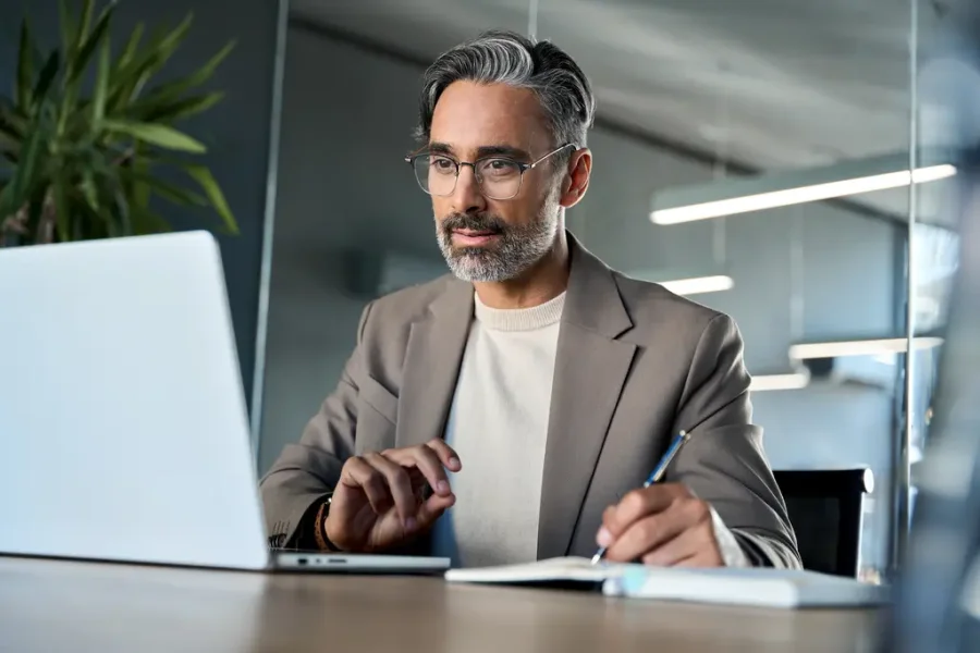 Wie ein CRM für Kanzleien die Mandantenkommunikation papierlos und DSGVO-sicher macht